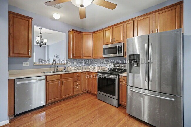Building Photo - 15764 Castle Watch Ave