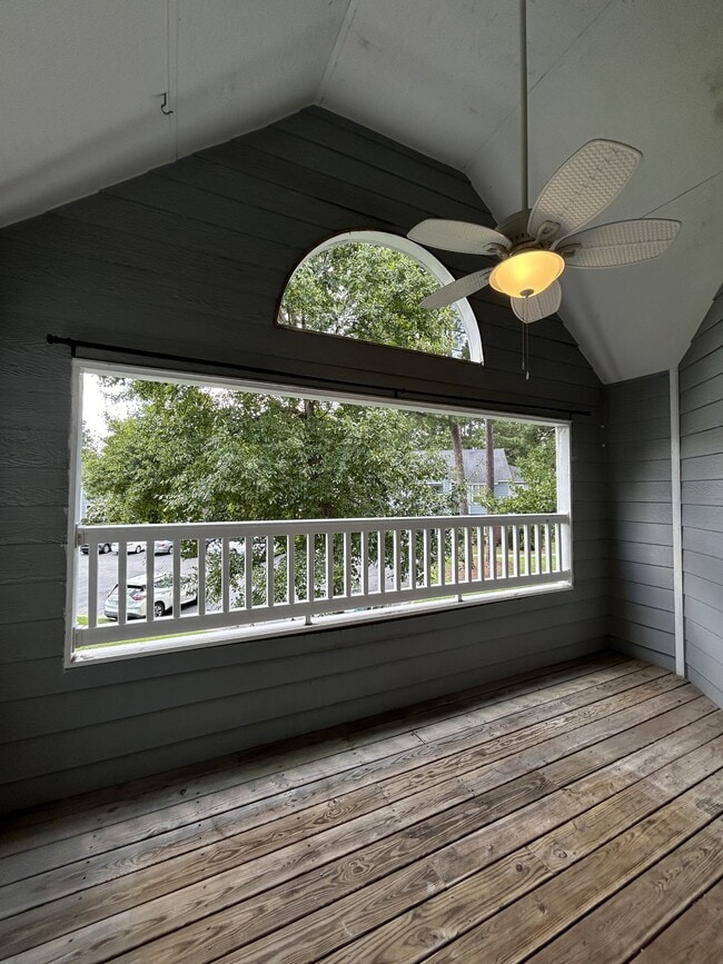 Building Photo - 104 Breezewood Dr