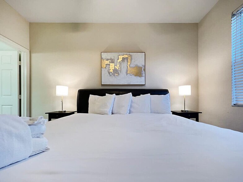 Building Photo - 9919 Montague St