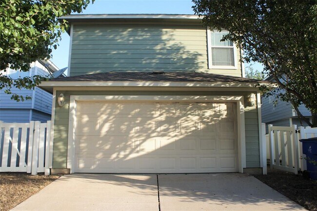 Building Photo - 814 Palo Duro Dr