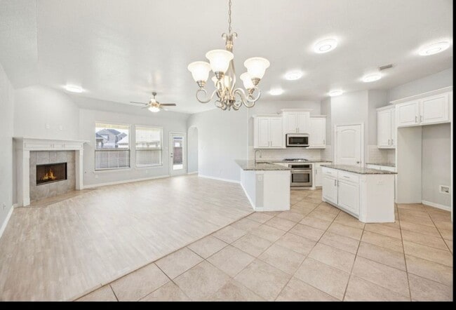 Building Photo - 725 Gray Washington Dr