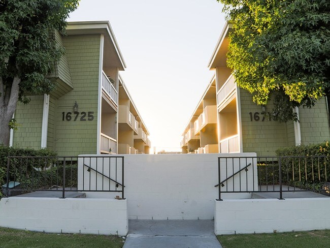 Building Photo - 16635 Yukon Ave