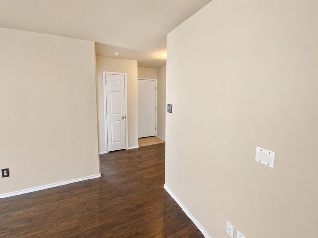Building Photo - Open Floorplan and Amazing Resort Style Community!