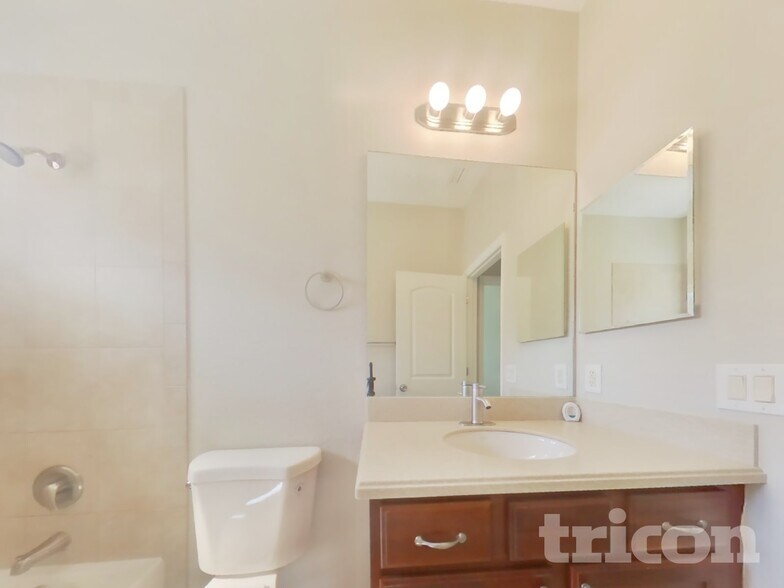 Building Photo - 6300 Falcon Lair Dr