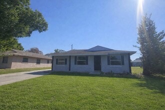 Building Photo - 338 8th Ave SW