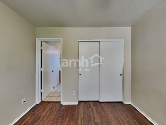 Building Photo - 2132 S Bernard