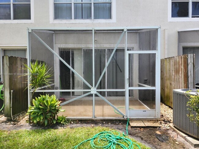 Building Photo - 1093 Woodfield Rd