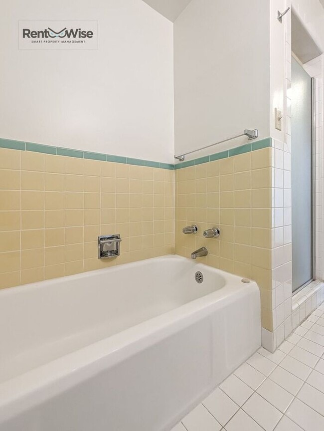 Building Photo - 3016 Del Ray St