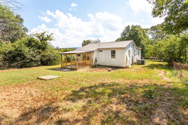 Building Photo - 419 Pine Ln