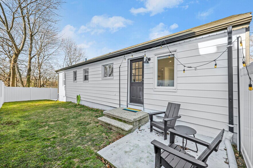 Building Photo - 24 Maplewood Dr