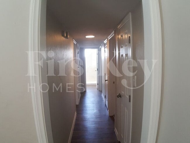 Building Photo - 2317 Hassett Ave