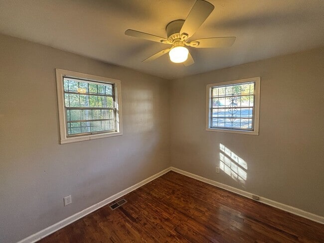 Building Photo - Vintage Charm Meets Modern Convenience