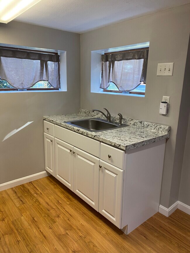 Building Photo - 195 Melendy Rd