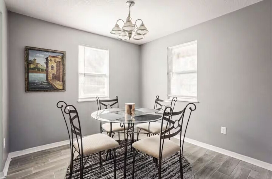 Building Photo - 3615 E Lambright St