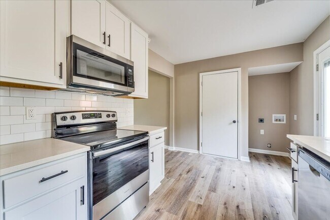 Building Photo - Cozy 2 bedroom 1 bathroom in Southeast Wichita