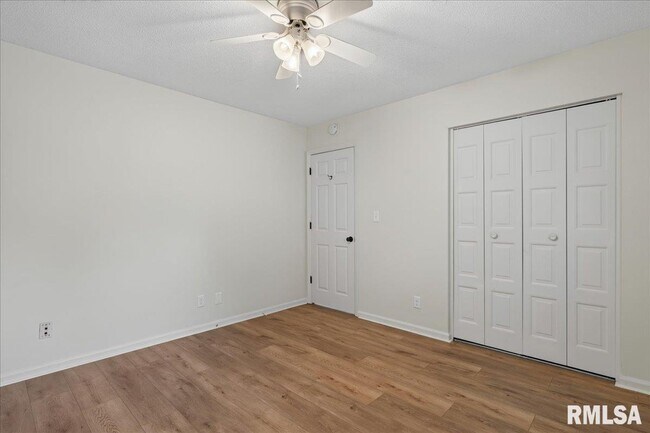 Building Photo - 8 Sundowner Ln