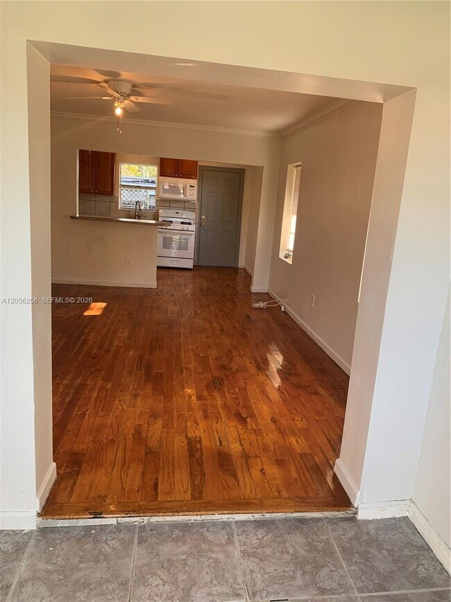 Building Photo - 1806 Funston St