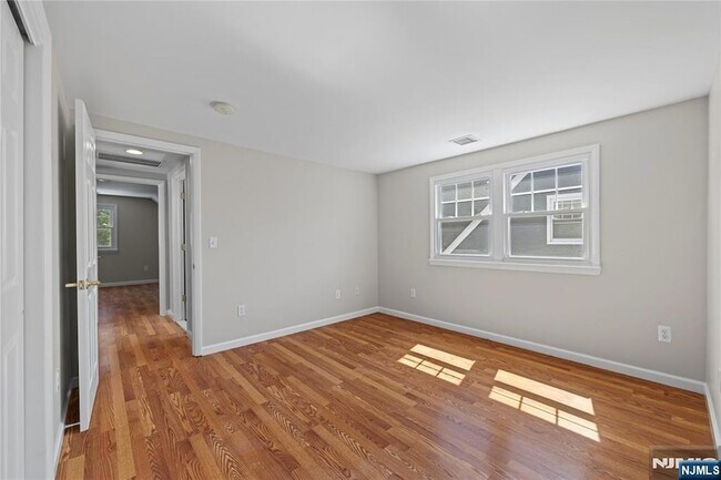 Building Photo - 47 Morris Pl