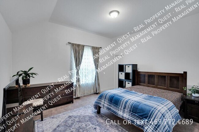 Building Photo - 1767 Shumard St