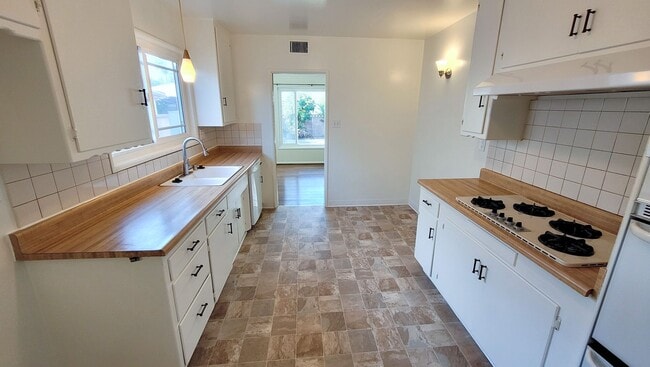 Building Photo - COMING SOON! Beautiful 3 Bed 2 Bath with 2 Car Garage, Laundry Room, and Storage Shed!