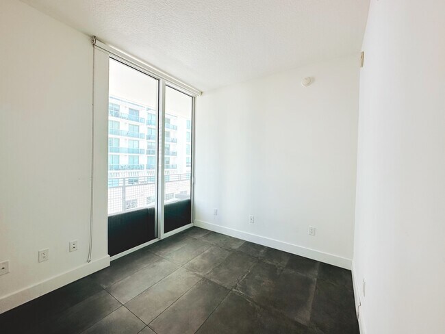 Building Photo - 350 NE 24th St