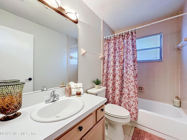 Building Photo - 341 Hickory Hollow Dr N