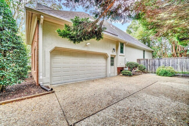 Building Photo - 1700 Jermyn Ln