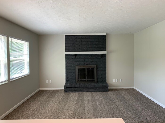 Building Photo - 43 Surrey Ct