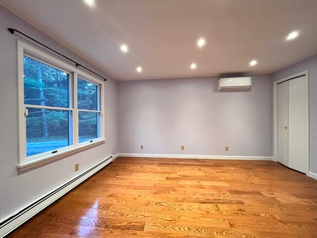 Building Photo - 158 Jelliff Mill Rd