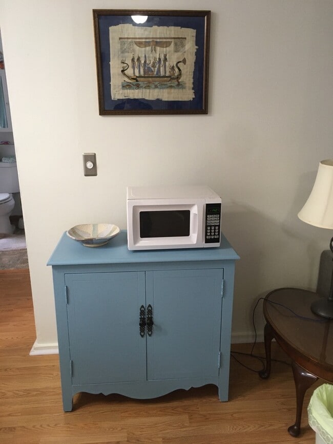 mini microwave - 465 Winslow Way E