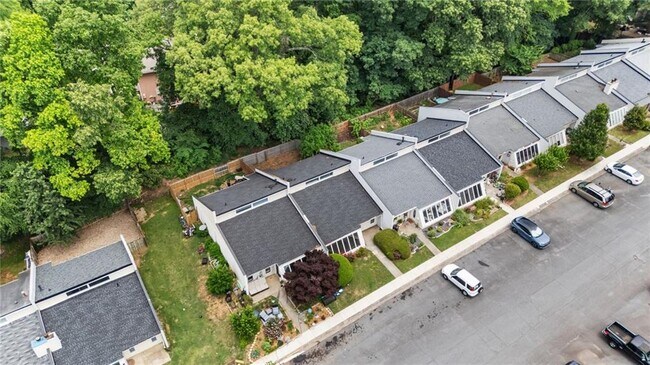 Building Photo - 216 Goshen Ln
