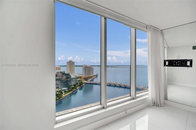 Building Photo - 495 Brickell Ave