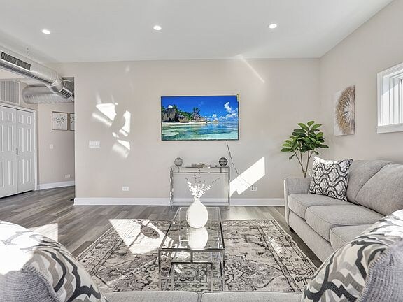 Building Photo - 1111 Bonnie Brae Pl