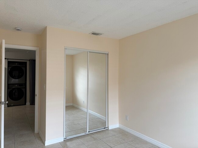 Building Photo - 1370 Birkdale Dr