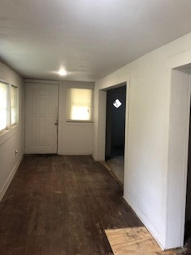 Building Photo - 3 bed 1 bath home