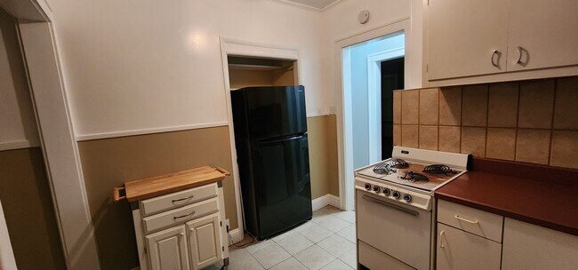 Kitchen - 295 S Allen St