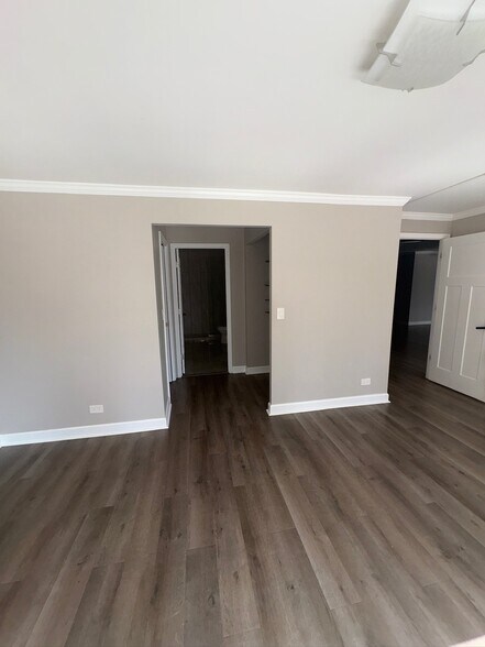 Building Photo - 110 E Delaware Plz