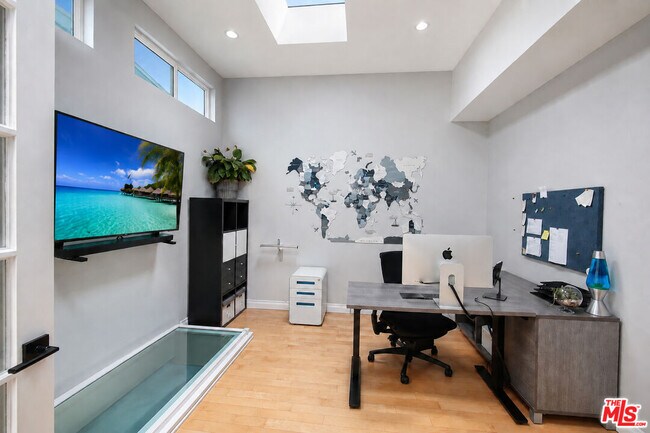 Building Photo - 4733 La Villa Marina