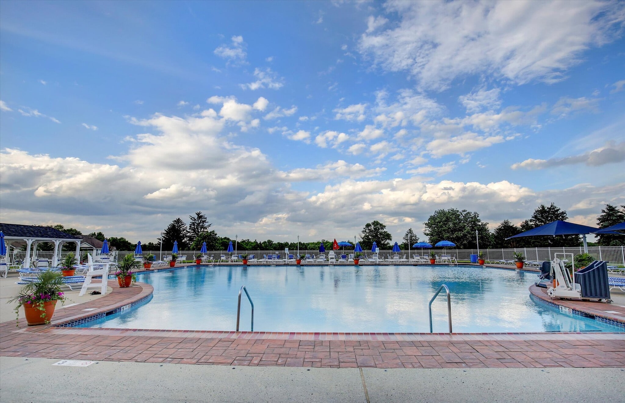 Building Photo - 594 Saint Andrews Pl