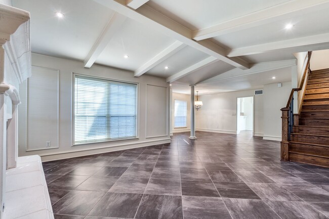 Building Photo - Charming Custom Duplex in Prestigious Pres...