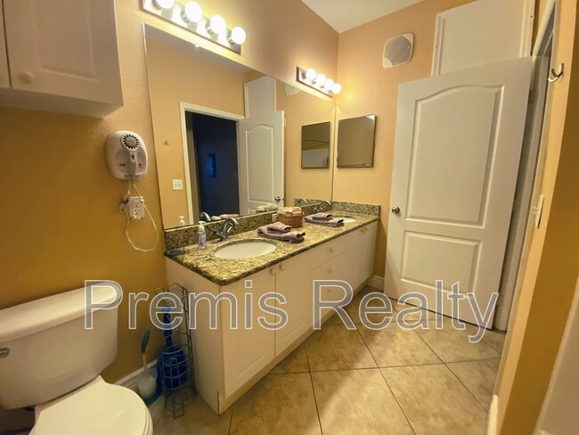 Building Photo - 2713 Via Murano