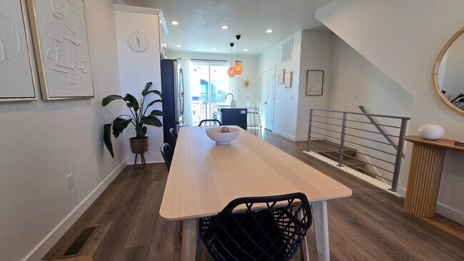 Building Photo - 7003 S Jordan Pkwy W