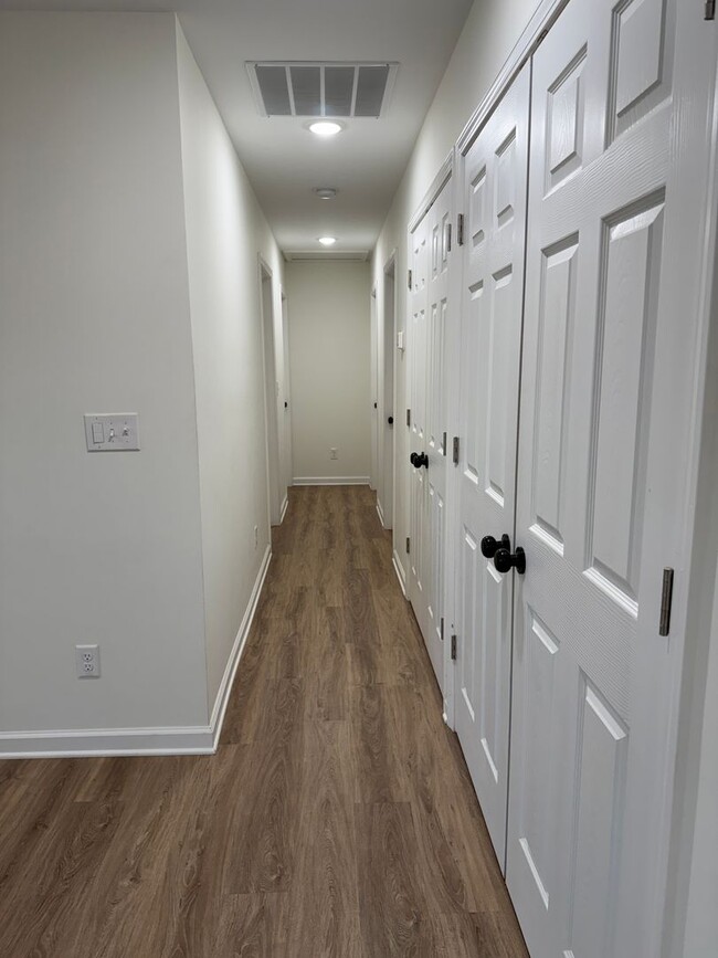 Building Photo - Beautiful ranch home