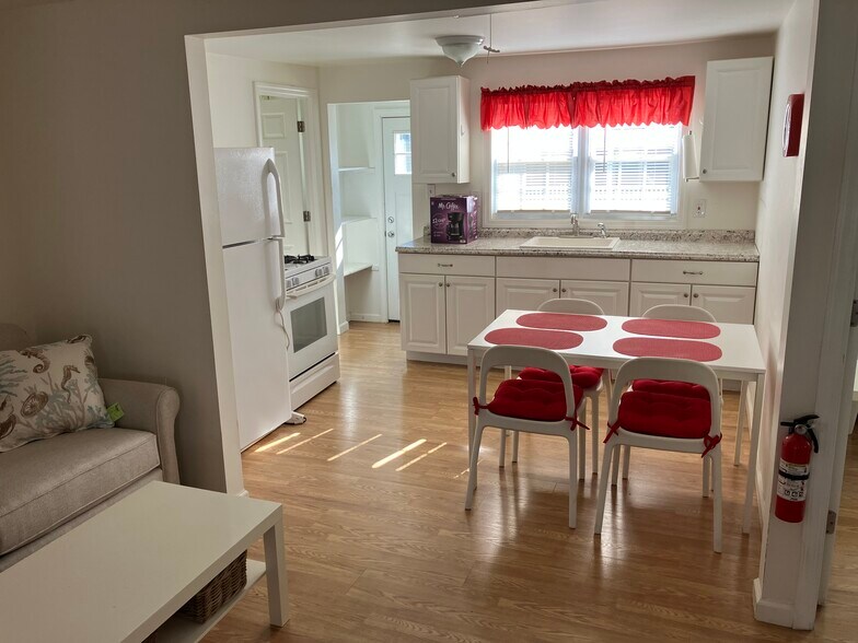 Building Photo - 1922 Baltimore Ave