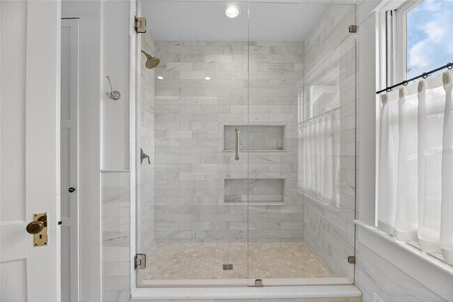 Building Photo - 3003 W Harbor View Ave