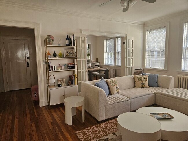 Building Photo - 77 Martin St