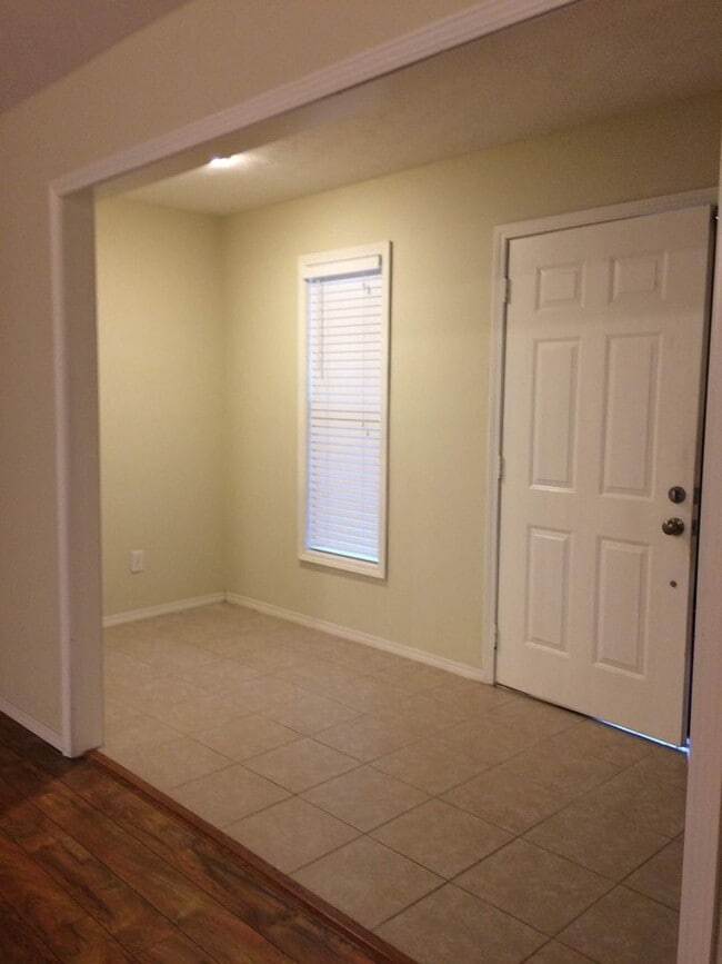 Building Photo - Executive Rental Nestled in Hickory Ridge ...