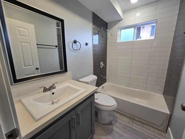 Building Photo - 3527 Percy St