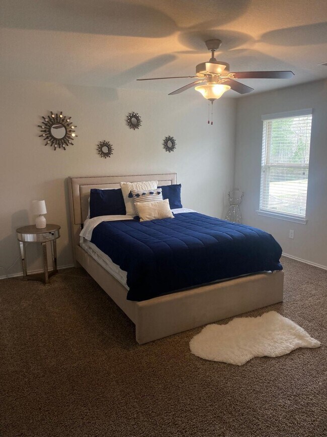 Building Photo - 24207 Oakdale Hls