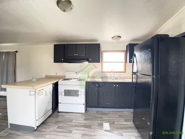 Building Photo - Newly Updated Mobile Home! Spacious 3 Bedroom! Baseline Estates